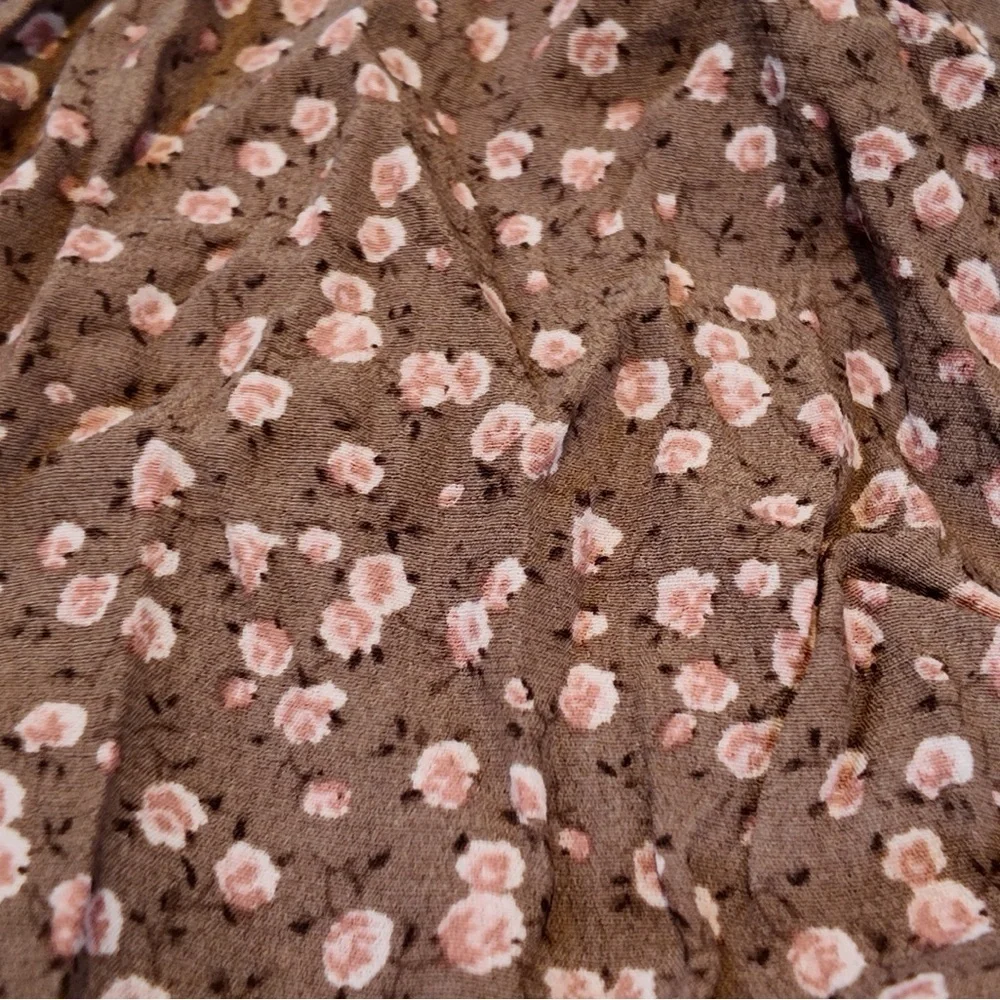 Garage Super Cute Floral Top with beautiful shoulder detailing Chic Cocktail